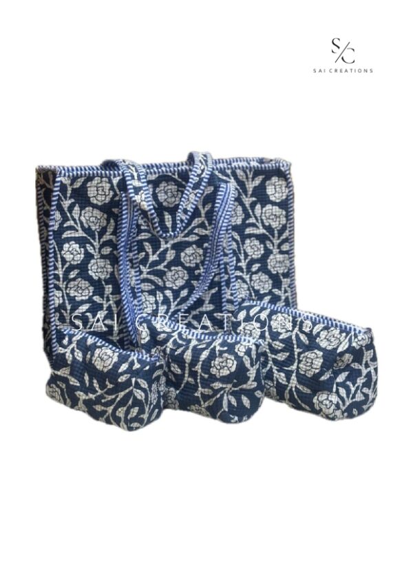 COTTON PRINTED TOTES AND SLINGS